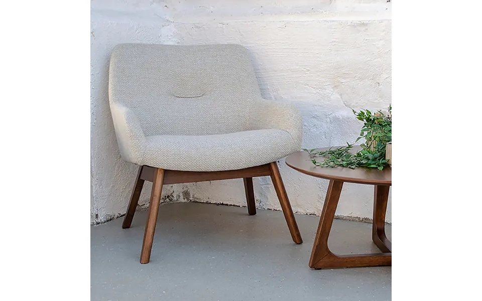 Baley - Lænestol I Sandfarvet Stof Og Ben I Valnød