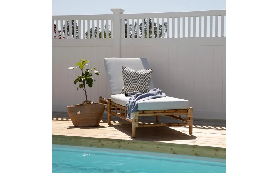 Mahdia- Solvogn I Rattan Og Grå Hynde