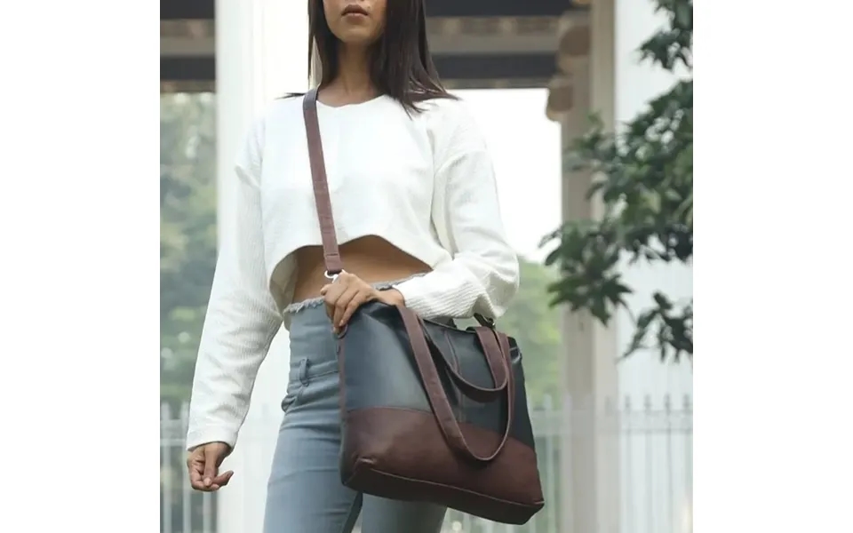 Kollektionsprøve. Style Naples I Mørkebrun Sort. Stor Og Særdeles Vidunderlig Hånd,- Skulder- Og Crossbodytaske