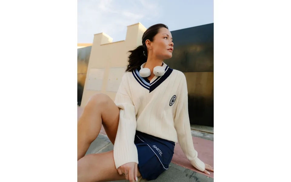 Centercourt Chunky V-neck Sweater - Pearl