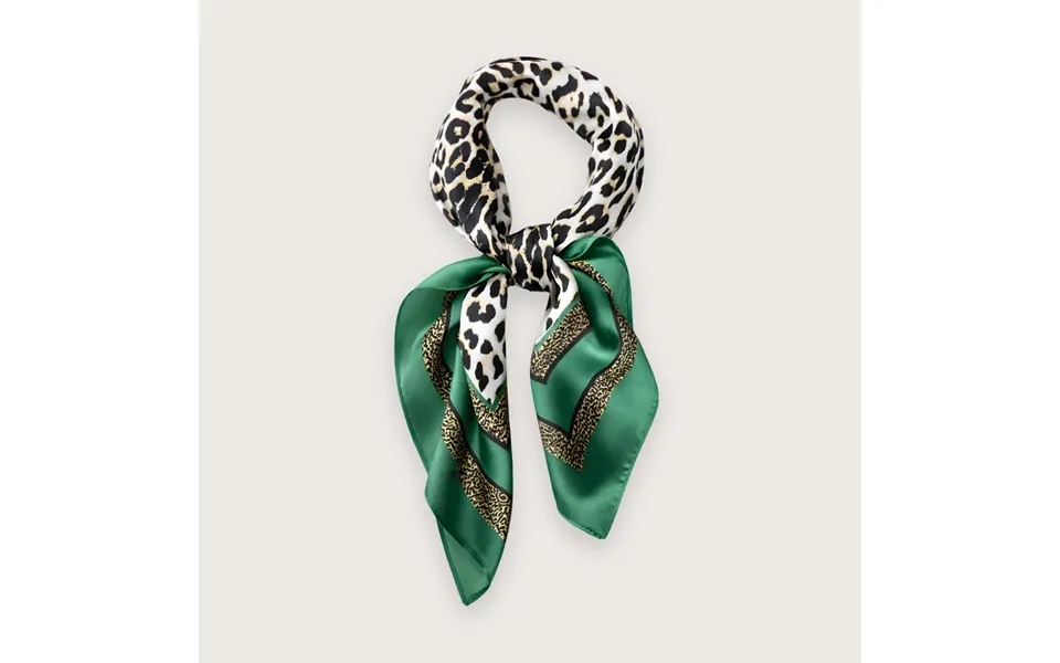 Cassandra Satintørklæde Med Leoprint Og Smaragdgrøn Kant