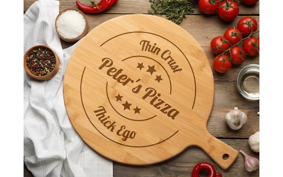 Personlig Serveringsbræt I Træ Med Gravering - Pizza