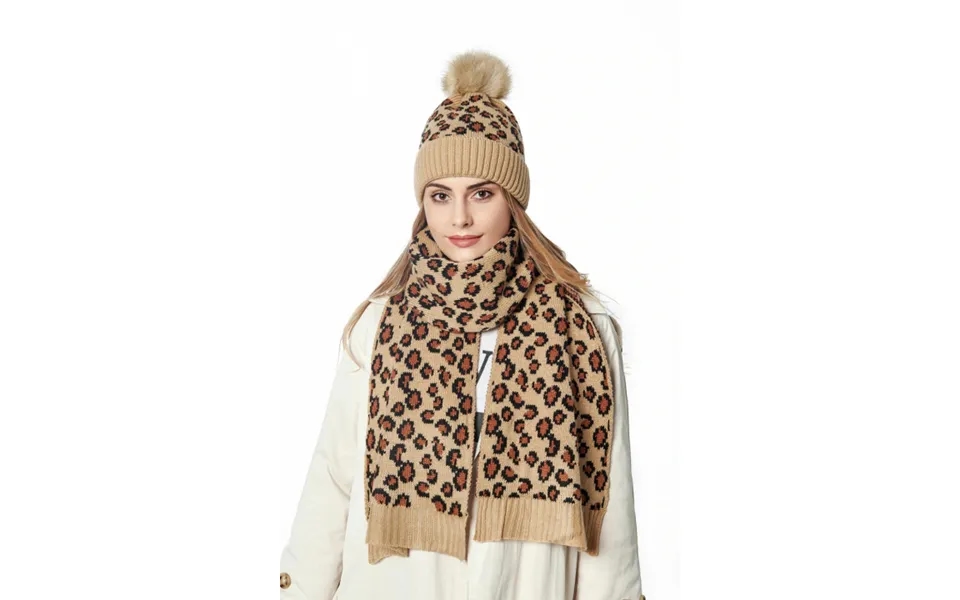 Matchende Hue Og Halstørklæde Med Leopardprint